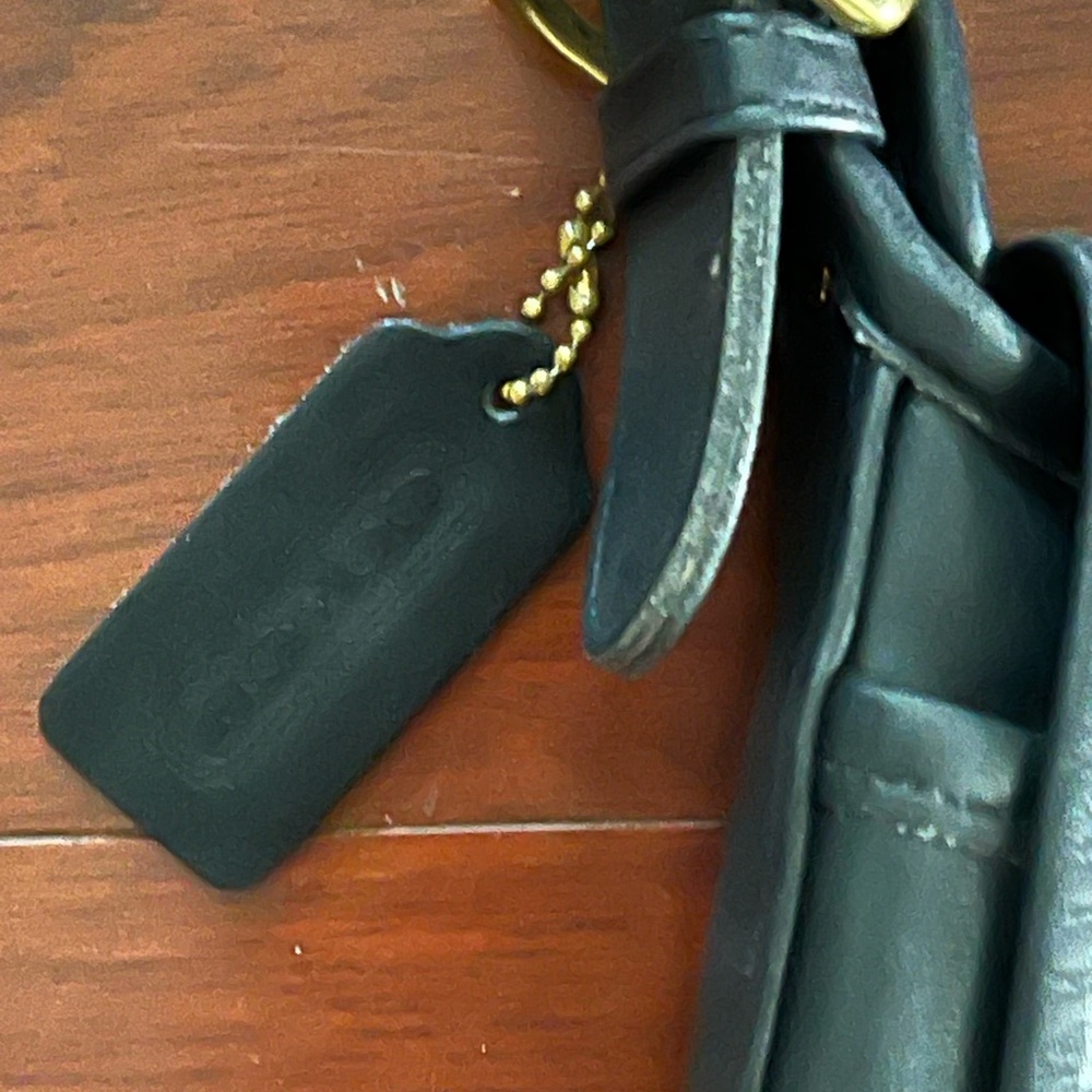 Vintaged Coach leather purse, great used condition - Picture 3 of 5